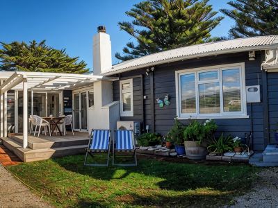 Bach251 absolute beachfront