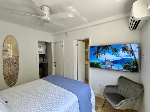 Charming Cozy Apt - Walk to Beach - Pool - Key Biscayne - Pools