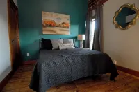 "Historic Loft Retreat in Downtown Bloomington" - Apartments