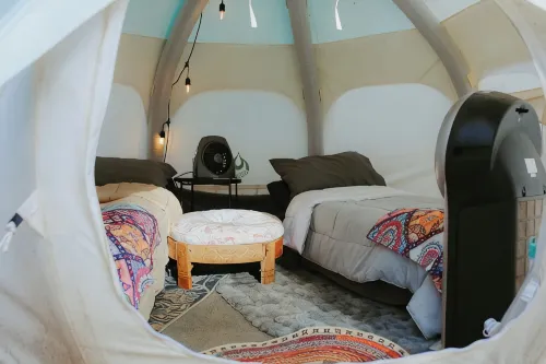 Mystic Woods, Ultimate Glamping 3 Tents, Sauna, 2 hot tub, & 3 firepits - Homestays