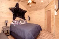 Kade's Cabin || 2 bed 1 bath urban cabin - Wifi