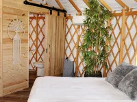 Luxury Yurt for Couples with Hot Tub on Deck Hotels in Glenwood