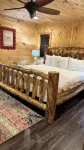 Cozy Lakefront: Family Friendly Home with Gentle walk to Greers Ferry Lake