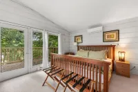 Lakefront! Secluded, HotTub, Fire Pit, Private Dock&Boats 90 Min from Chicago - balcony