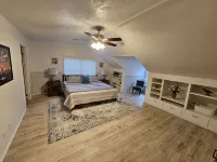Comfy Spacious Home, Minutes to Beaches, King Bed, Sleeps 9, WiFi, Dog friendly