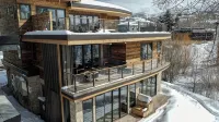 Yampa River House LUX 6-Bedroom w/ 1600+ Sqft Decks, Mtn View Hot Tub, Dwntwn - Boutique