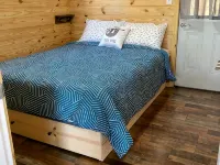 Beautiful 2 bedroom cabin with amazing lake views Hotels in Grainger County