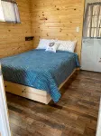 Beautiful 2 bedroom cabin with amazing lake views - 3-Star