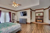 Luxury Lakeside Escape with Private Pool, Kayaks and Billiards – Masters Retreat - 4 stjerner
