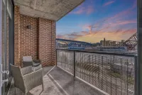 Lakeside Luxury Suite - Rock & Roll - Cle Flats - 2 Free parking - Condos