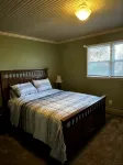 Cute Two Bedroom Cottage in Quiet Setting - Wifi