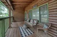 Unique cabin in the city pool home - WiFi