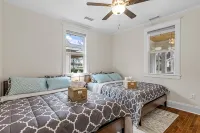 Luxurious + Spacious 3 BR In Midtown, LARGE backyard, Near food+Bar - balcony