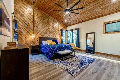 All is Found Riverfront Cabin with Sauna - Gym