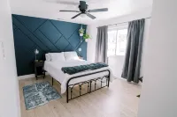 Walkable Downtown Black Mtn Cutie w hot tub + SAUNA -15min to Asheville - 3-Star