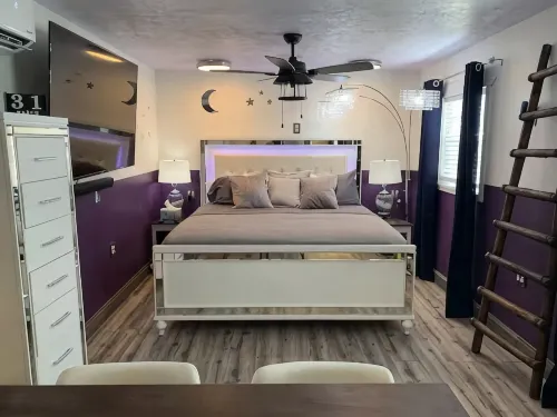 Rhinestone Cowboy - Chalets