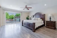 Picturesque Laurel Canyon Home w/Heated Pool/Spa - 3-Star