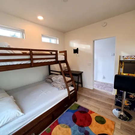 2 bedroom modern home in a private neighborhood10% weekly/15% monthly discount