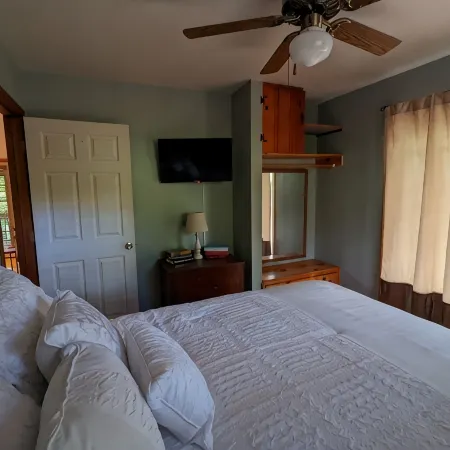 Cozy cabin with wrap around porch and only minutes to town!