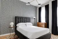 Super Walkable 2-bedroom w/ 5-Star Finishes! - balcony