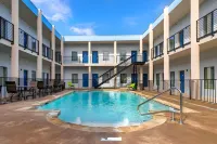 クオリティ イン & スイーツ エルジン - プール