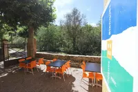 Alberg Roques Blanques - parking