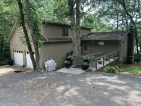 Lakehouse property with private pool + bonus space sleeps 14 - 3-Star