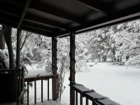 Private Mountain Retreat with room to roam! Horses welcome! - Hytter