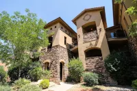 Zions Gateway Escape - Hot Tub