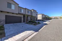 Top Tier Townhome in Washington Utah   Private Spa, Pool, Firepit. VS507 - Swimmingpools