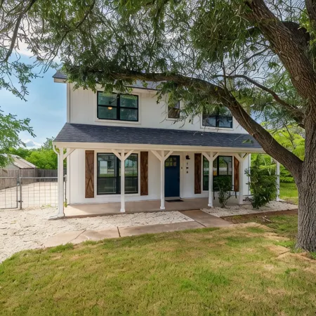 Charming 2-bedrm home in the heart of Liberty Hill