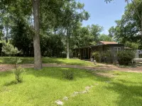 Old Country Charm 2 1/2 blocks from Main St Shopping/Private Get-a-Way w/Hot Tub - 鄉村度假屋