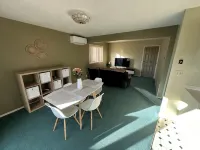 Quiet Ground Level Suite - 2-Star