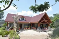 Sarga Earthing Resort - parking