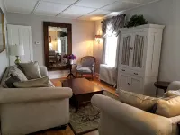 Enjoy comfortable elegance in this secluded grand home located in town - ブティック