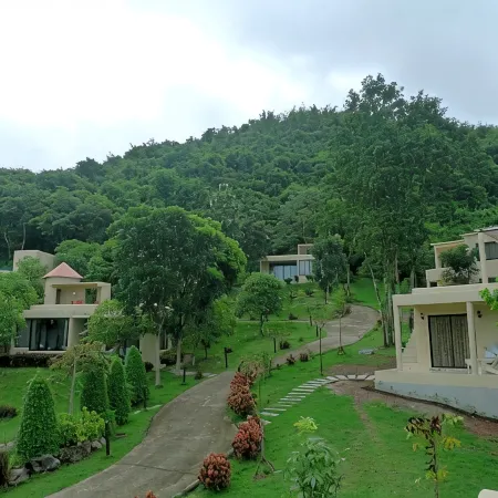 Hi-Scene Resort