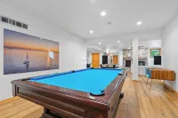 Stunning Luxury Home on the Sandy Beach Shores of Lake Michigan!! - Wifi