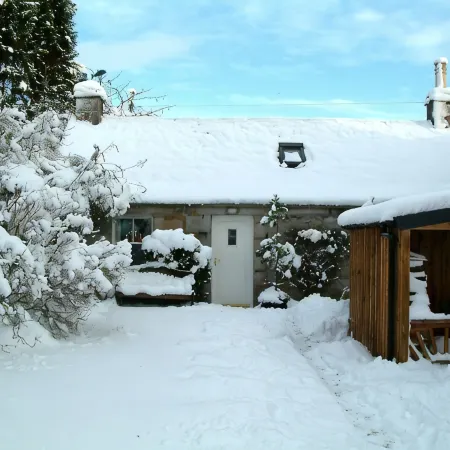 Situated in a Quiet Location With Off-street Parking. Ideal for Couples