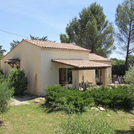 Barjac Villa Pastis - Self-catering cottage with swimming pool and view of the Cevennes mountains