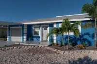 Waterfront 5Br Luxury Home – Pool, Spa, Boat Lift, Putting Green, Fire Pit - con encanto