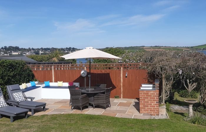 Uninterrupted spectacular views over the Camel Estuary and ocean.