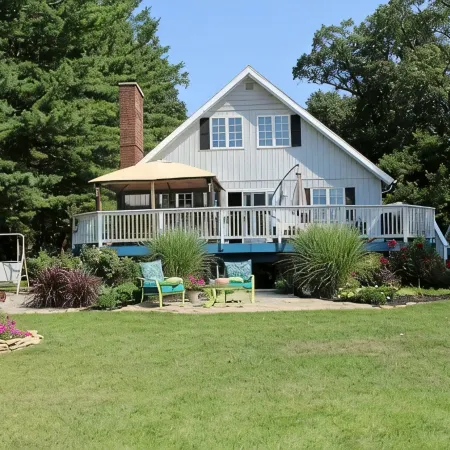 Turtle Cove Lakefront APT.  10 min from MIS, 40 min to Ann Arbor