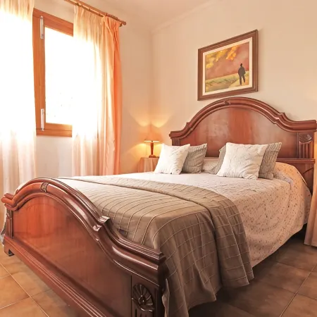 Quiet residential area, beach 300m, pool, rustic kitchen, ideal for families