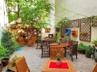 Explorer B&B Old Town Rooms & Apartment #Don't be a Tourist, be an Explorer! - Hostels