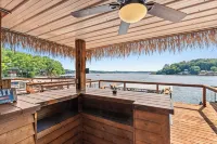 Spacious LF Home-Million Dollar Views with 26 Foot Slip, Kayaks, Sups and More! - 4 tähden