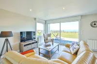 Seafront house. - Villas
