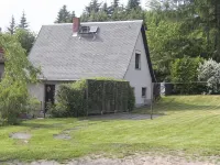 Cozy vacation home with an outdoor pool in a peaceful location by the forest - Wi-Fi