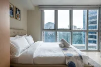 Uptown Parksuites T2 Radiant 2BR Walk to Uptown Mall +Nightlife Xylo - balcony