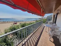 Nice Apartment in Front of the Beach for 8 People in the Center of Roses - 2星級
