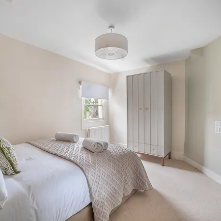City-Centre Stay with King Bed Comfort - VAT Q